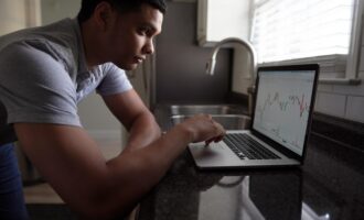 A beginner trying to understand the basics of the stock market